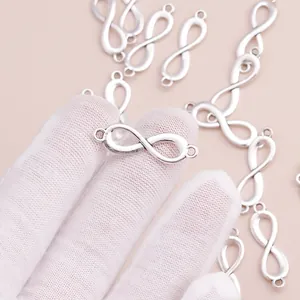 30 colgantes de símbolo infinito plateados de aleación para joyería DIY collares y pulseras