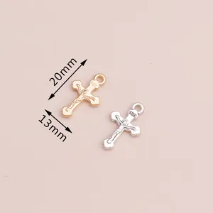 Vista dettagliata di ciondoli a croce crocifisso INRI oro e argento 20mm x 13mm per DIY