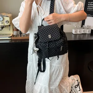 Schwarzer Nylon-Rucksack mit Sternenmuster, Kordelzug und silbernem Sternanhänger