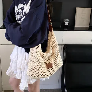 Borsa hobo beige intrecciata a mano con tracolla in pelle marrone e grande capacità