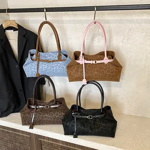 Borse tote minimaliste con stampa leopardata in vari colori per un look alla moda