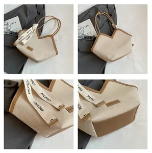 Vue détaillée du sac cabas en toile avec garniture en cuir brun et ruban décoratif