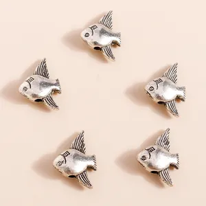 Retro vintage silver fish pendants with intricate engraving for DIY jewelry making