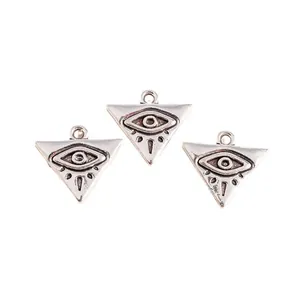 Drei versilberte Dreieck-Amulette mit bösem Auge für DIY-Schmuckherstellung und Zubehör