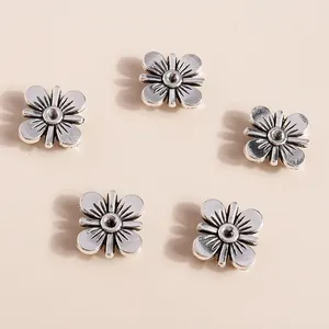 Set mit fünf versilberten Blumen- und Schmetterlingsanhängern für DIY-Schmuckherstellung
