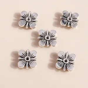 Fünf Vintage-Silberlegierung Blumen- und Schmetterlingsanhänger für DIY-Schmuckherstellung