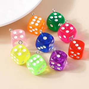 Breloques en Forme de Dés en Résine Acrylique Pendentifs Dés Transparents Colorés Avec Anneau en Métal Argenté pour Bijoux DIY