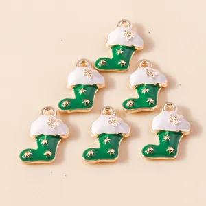 6er-Set grüne Emaille-Weihnachtssocken-Anhänger mit goldenen Sternen für DIY-Schmuck