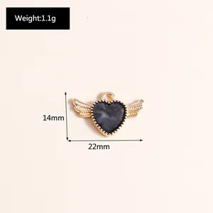 Detailed view of wing heart DIY pendant with dimensions 22x14mm and weight 1.1g