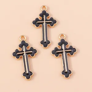 Drei Vintage-Kreuzanhänger vergoldet mit schwarzem Emaille-Inlay für DIY-Schmuck