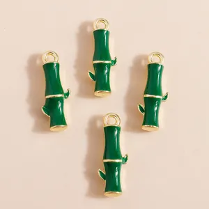 Ciondoli in smalto a forma di bambù verde con bordi dorati per la creazione di gioielli DIY