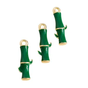 Ciondoli a forma di bambù in lega dorata con smalto verde per gioielli fai da te