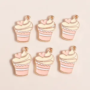 6-teiliges Set aus geschichteten Cupcake-Anhängern mit rosa Herzen und Goldrand