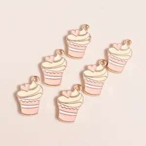 6er-Set rosa und weiße Cupcake-Anhänger aus Legierung mit Herz und Goldrand