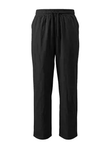 Dettaglio dei pantaloni neri in lino a gamba dritta con elastico e coulisse in vita