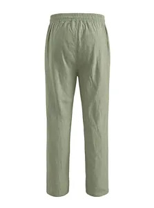 Dettaglio di pantaloni in lino verde salvia con elastico in vita e coulisse in tessuto tramato