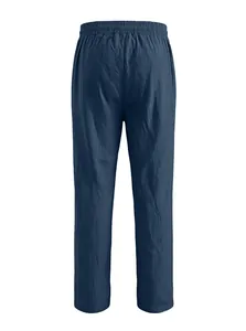 Dettaglio dei pantaloni in lino blu navy con elastico in vita e coulisse a gamba dritta
