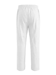 Dettaglio dei pantaloni in lino bianco con vita elastica e trama del tessuto traspirante