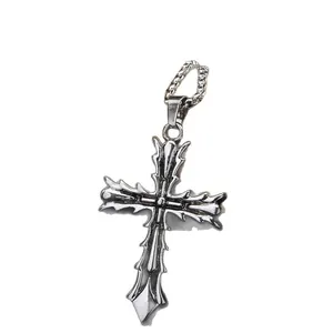 Pendentif croix gothique vintage en acier inoxydable argenté avec chaîne de collier