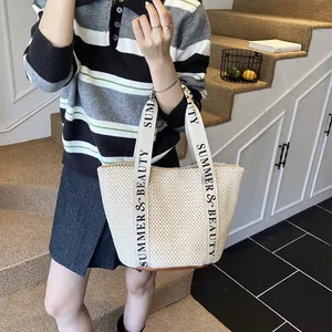 Sac fourre-tout en paille beige avec bandoulières Summer & Beauty pour plage et vacances