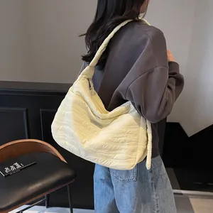 Grand Sac à Épaule Matelassé Ondulé pour Femmes Couleur Unie Large Bandoulière Rembourrée Sac Cabas Décontracté Sac sous le Bras