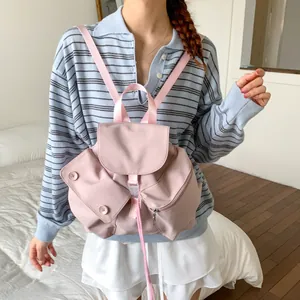 Mochila de nailon rosa para mujer con múltiples bolsillos y cierre de hebilla