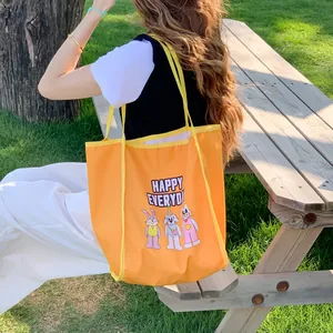 Grand sac fourre-tout orange en toile avec imprimé animaux et texte Happy Everyday