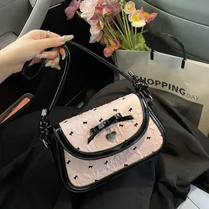 Women Sweet Bow Crossbody Bag Pink Black PU Leather Textured Shoulder Bag With Heart Pendant Small Square Bag