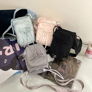 Mini sacs bandoulière en nylon en quatre coloris avec nœud de serrage élégant