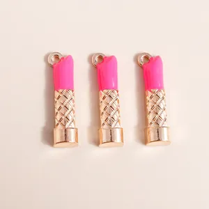 Ciondoli a forma di rossetto dorati con smalto rosa per creazione di gioielli fai da te