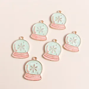 Pastellfarbene Schneeflocken Kristallkugel Anhänger mit Goldrand für DIY Schmuck