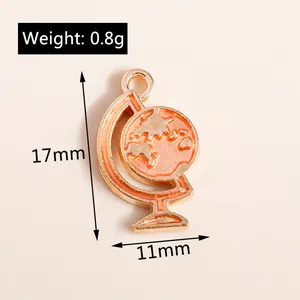 Vue détaillée du pendentif globe affichant les dimensions de 17mm de haut et 11mm de large
