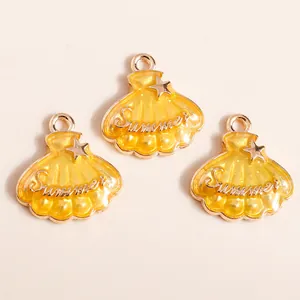 Trois pendentifs coquillages jaunes avec étoiles dorées et gravure Summer pour bijoux
