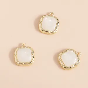 Pendentifs carrés œil de chat et perles avec cadre doré pour création de bijoux