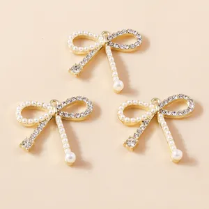 Pendentif nœud doré élégant avec perles blanches et cristaux pour bijoux DIY