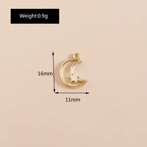 Gedetailleerde afmetingen van gouden maan en ster hanger, 16mm hoog en 11mm breed
