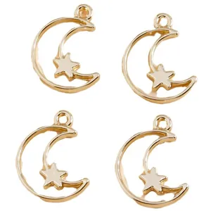 Set van 8 minimalistische goudkleurige maan en ster hangers voor DIY sieraden maken