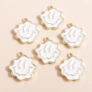 Set di 6 ciondoli a forma di sorriso dorati con smalto bianco per gioielli fai-da-te