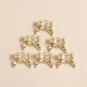 Set de seis colgantes de lazo dorados con pedrería y doble anilla para joyas DIY