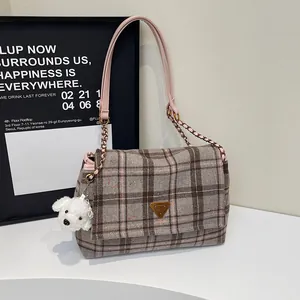 Vintage Plaid Woolen Shoulder Bag For Women Large Capacity Tote Bag With Metal Chain Strap And Plush Puppy Charm Handbag