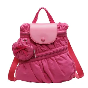 Roze geplooide rugzak voor school met grote capaciteit en hartvormige hanger