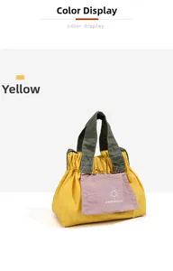 Dettaglio della borsa in tela gialla con tasca rosa e manici verdi in vista a colori