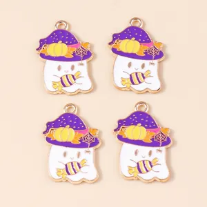 Pendentif fantôme avec chapeau de sorcière violet et bonbons émail Halloween