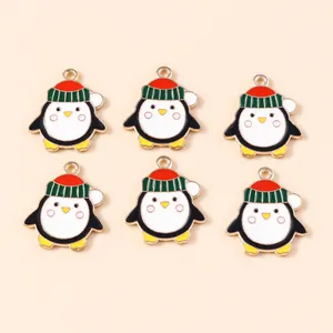 Set mit 6 niedlichen Pinguin-Anhängern mit Weihnachtsmützen für DIY-Schmuck