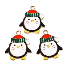 Drei Weihnachts-Pinguin-Anhänger aus Legierung mit roten und grünen Mützen für DIY
