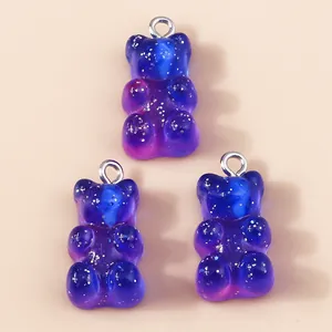 Drei Harz Gummibärchen Anhänger mit blau-violettem Farbverlauf und silbernen Glitzer