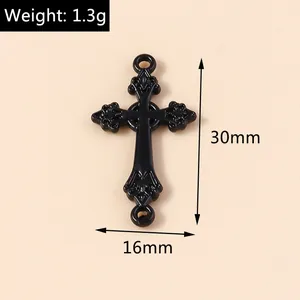 Détail d'un pendentif croix gothique noire de 30mm avec dimensions et poids