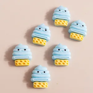Simpatici ciondoli gelato in resina blu e giallo con faccine sorridenti per accessori fai-da-te