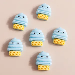Set di 6 ciondoli a forma di cono gelato blu in resina per fai da te e cover cellulari