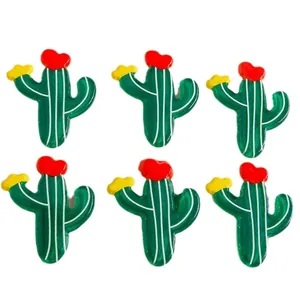 Set di 6 ciondoli a cactus in resina con cuori rossi per decorazioni fai-da-te